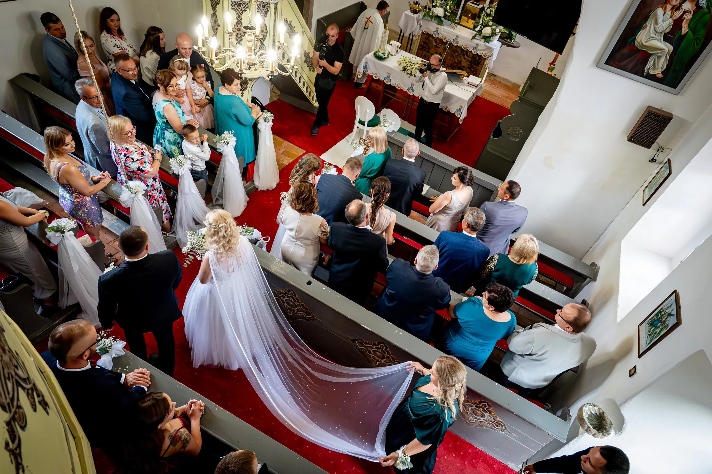 Ceremonia ślubna sfotografowana z chóru