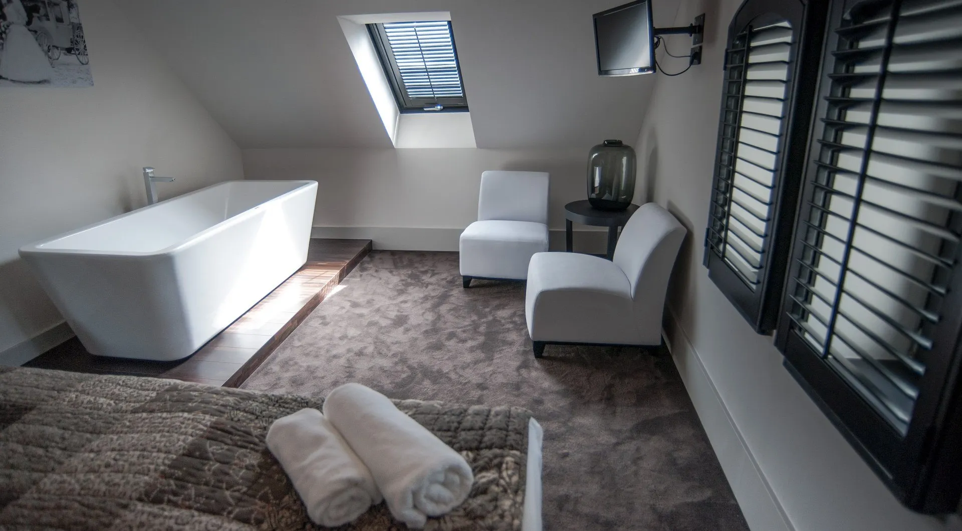 Apartament hotelowy z wolnostojącą wanną