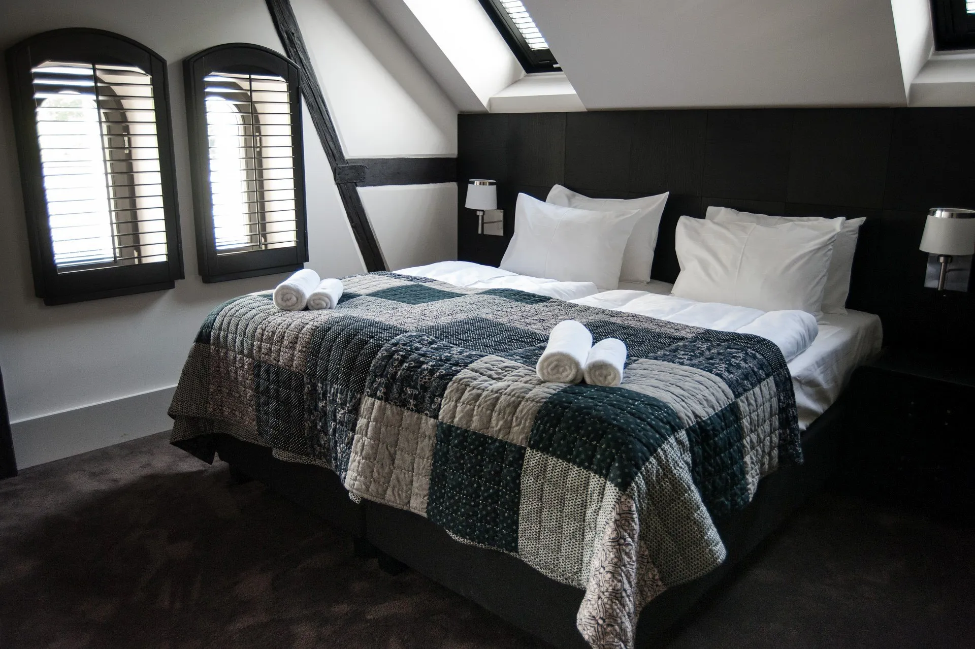 Pokój hotelowy na poddaszu