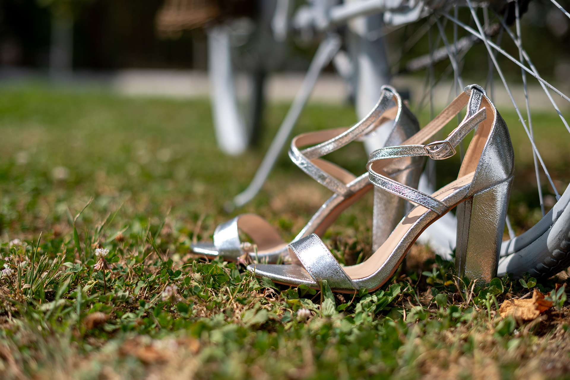 zdjęcia ślubne przygotowania buty ślubne