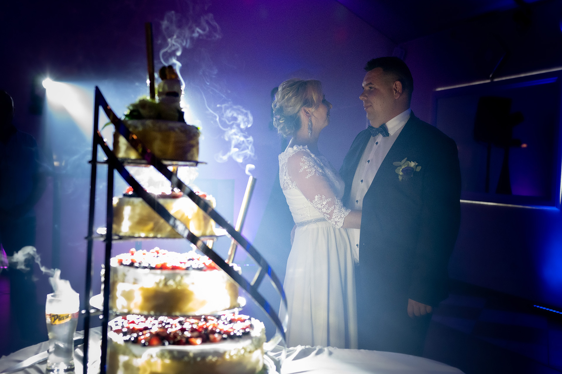 tort weselny fotografia slubna swidnica walbrzych wroclaw jonczyk – wesele – 1138 tort weselny wesele - fotograf ślubny - fotografia ślubna - zdjecia podczas wesela