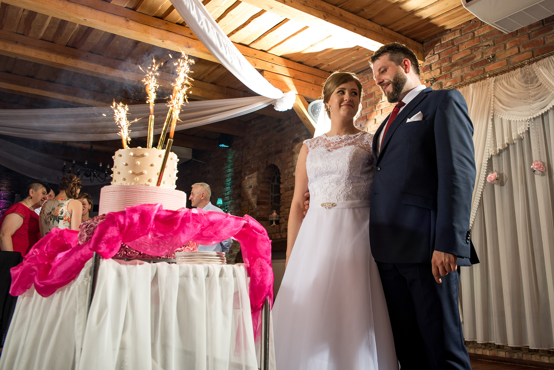 tort weselny fotografia slubna swidnica walbrzych wroclaw jonczyk – wesele – 310 tort weselny wesele - fotograf ślubny - fotografia ślubna - zdjecia podczas wesela