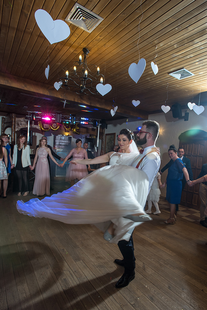 pierwszy taniec wesele - fotograf ślubny - fotografia ślubna - zdjecia podczas wesela