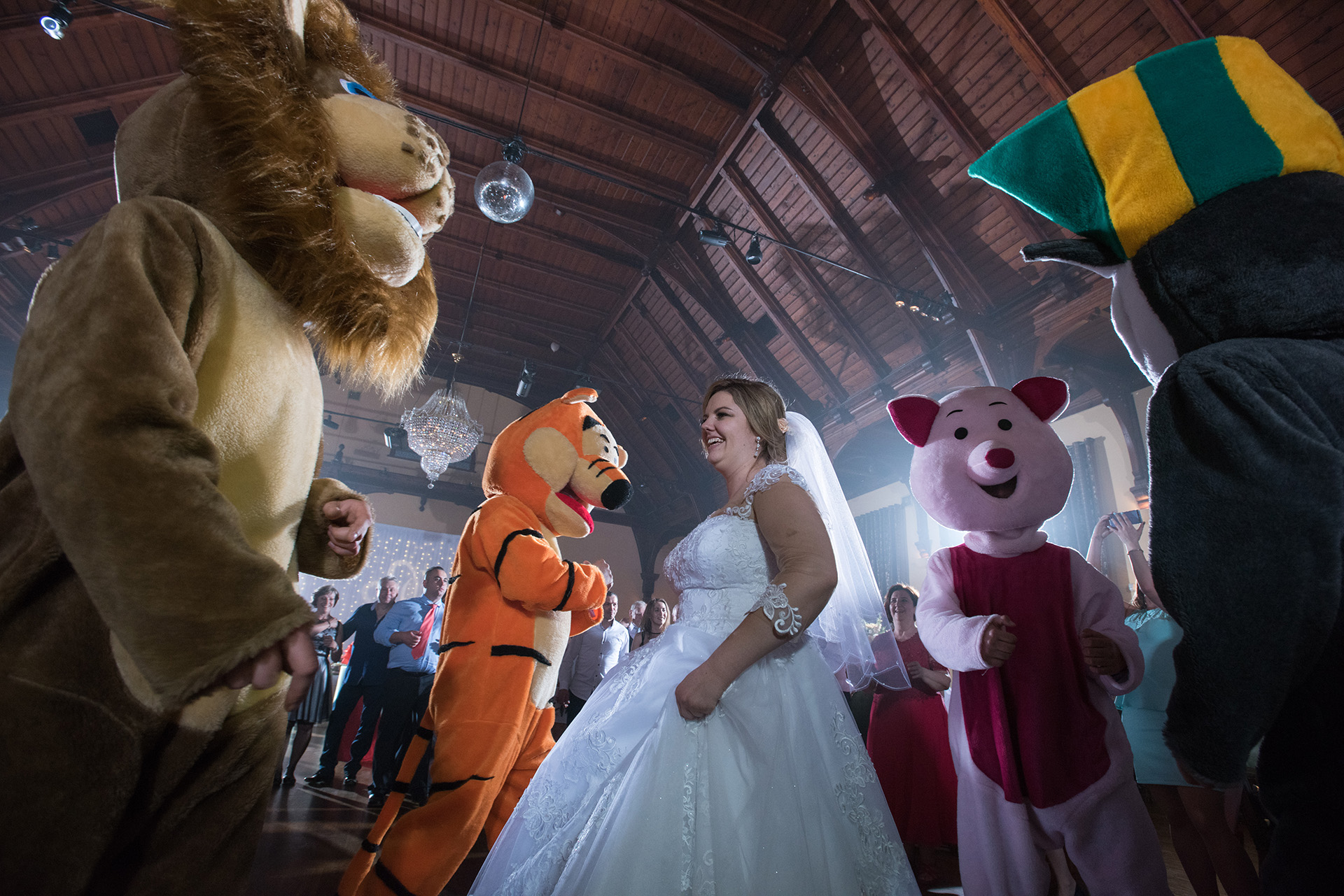 zabawy weselne wesele - fotograf ślubny - fotografia ślubna - zdjecia podczas wesela