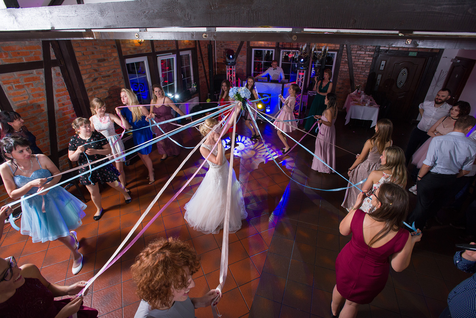 zabawy weselne fotografia slubna swidnica walbrzych wroclaw jonczyk – wesele – 946 zabawy weselne wesele - fotograf ślubny - fotografia ślubna - zdjecia podczas wesela