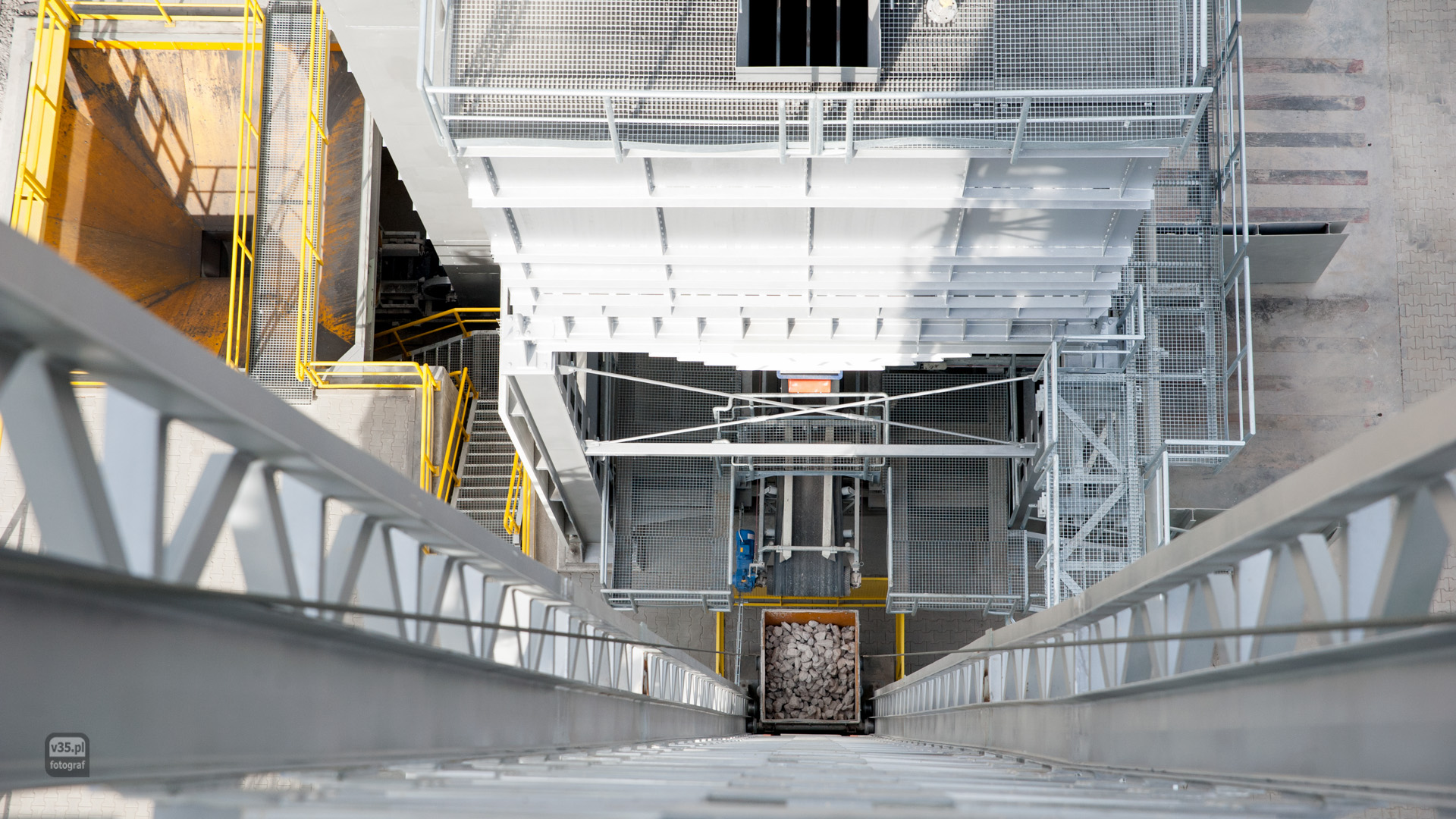 2015-10-02-22-18-53__p