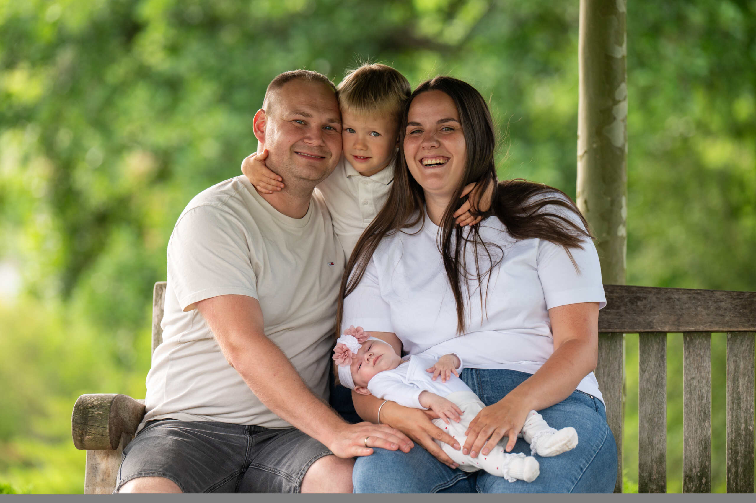 dobra-atmosfera-na-sesji-rodzinnej Sesja rodzinna w Świdnicy – autentyczne emocje i naturalny styl